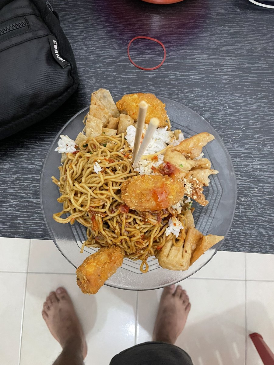 yogiiii02's tweet image. Nikmat tuhan mana lagi yang kami dustakan #Laper #makanan #zonauang #enak