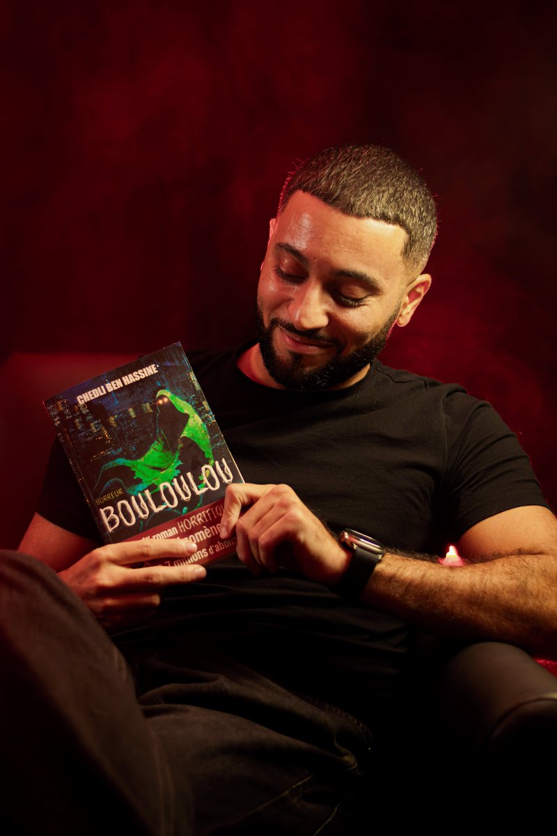 zeChedli's tweet image. J'ai l'honneur de vous annoncer la sortie de mon roman d'horreur, Bouloulou. La société est un monstre, et elle crée des monstres. Le livre est disponible en librairie dès aujourd'hui, et j'ai hâte de lire vos retours. 🩸