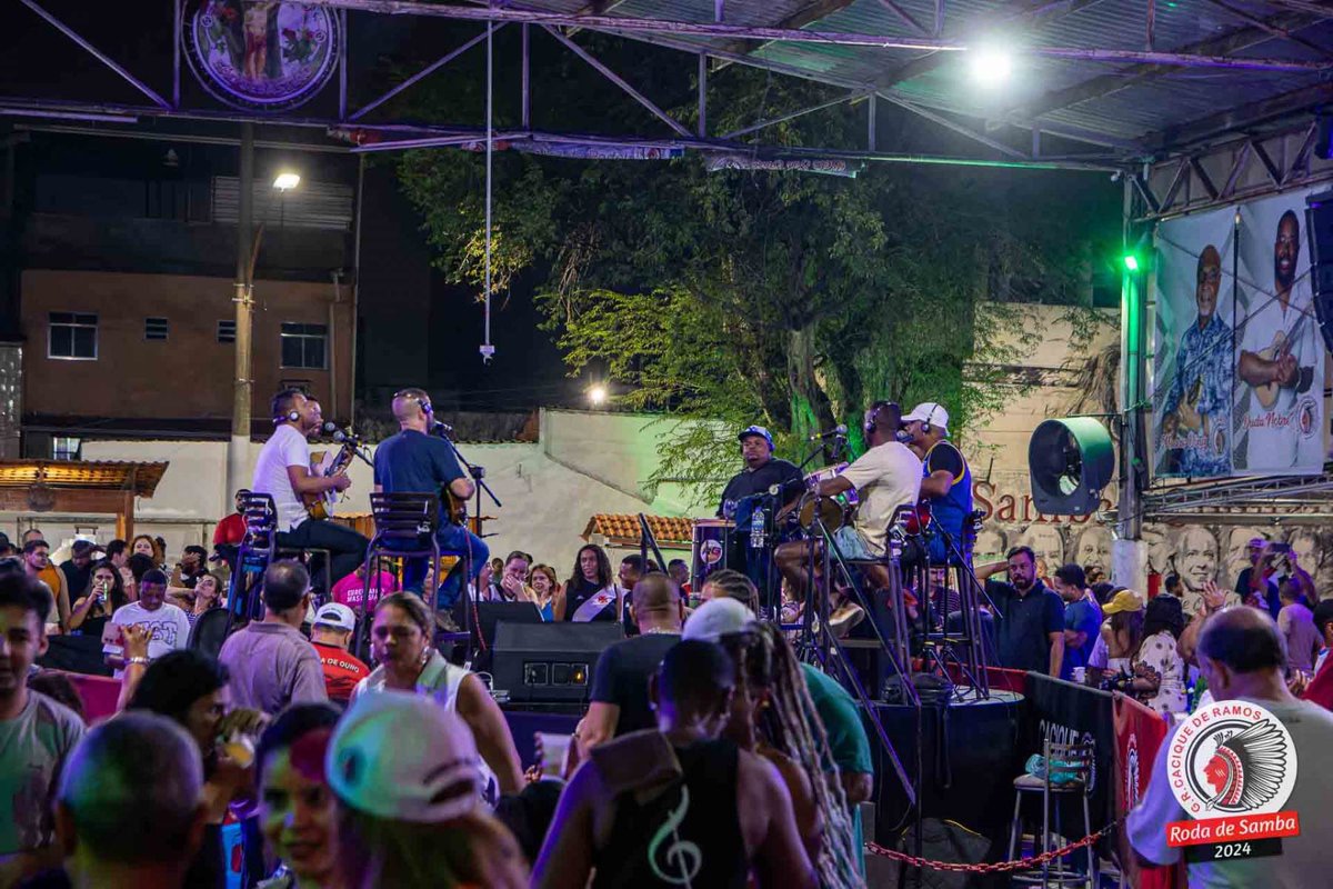 caciqueoficial's tweet image. Como estávamos morrendo de saudade de vocês! O X caiu temporariamente, mas o samba não parou! 

Até porque o show não pode parar 😍

#caciquederamos
#sambaraiz