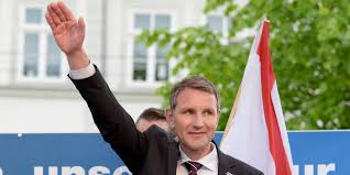 Es gibt echt Menschen, die solche Typen wählen...

#TVDuell  #Weidel #AfD