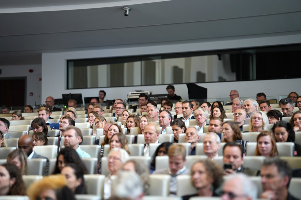 #NIEUWS | Gisteren kwamen 400 provinciale Statenleden, gedeputeerden en ambtenaren samen in het KMSK in Brussel, georganiseerd door <a href="/HNPbrussel/">Huis van de Nederlandse Provincies</a>.

Doel: EU-kennis van provincies vergroten, EU-netwerk van provincies versterken en zichtbaarheid creëren voor provincies in de EU. 🇳🇱🇪🇺