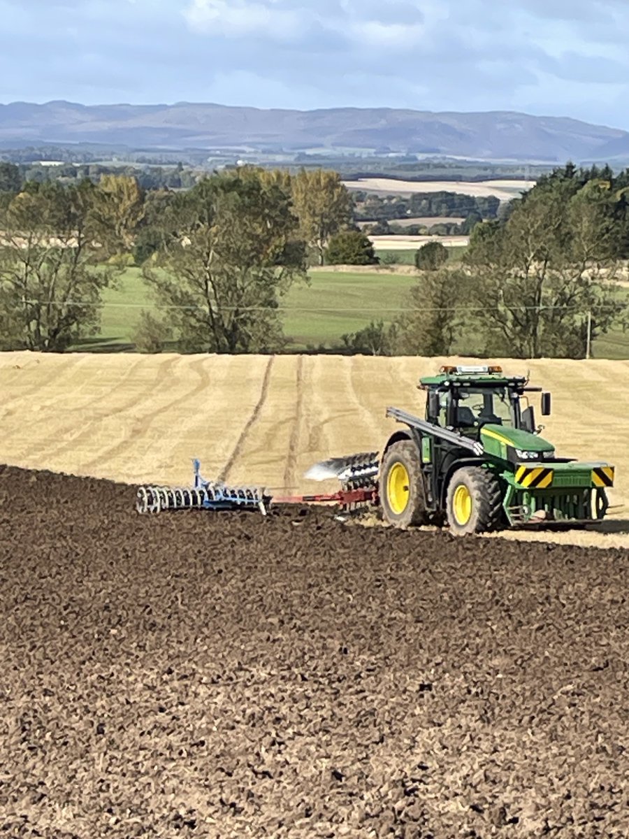 bravo10_4's tweet photo. Perthshire countryside looking stunning on a cold but sunny day.
Perfect conditions for ploughing to get winter wheat drilled tomorrow.
#bestofficewindow https://t.co/vZNCkXaleE