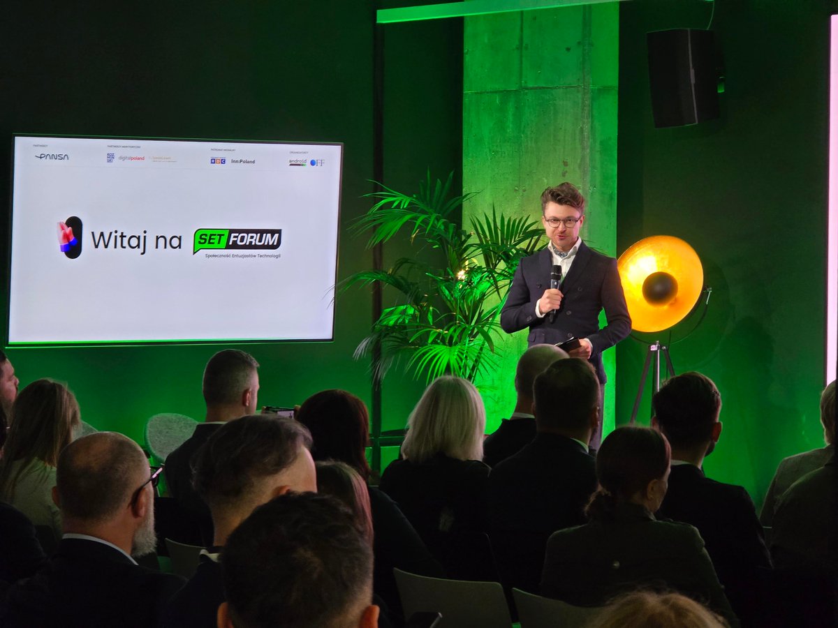 android_polska's tweet photo. Trwa #SETForum organizowane przez @android_polska oraz Fundację Our Future Foundation. Dziękujemy, że jesteście z nami! 😊 https://t.co/n0Ek4UwB3D