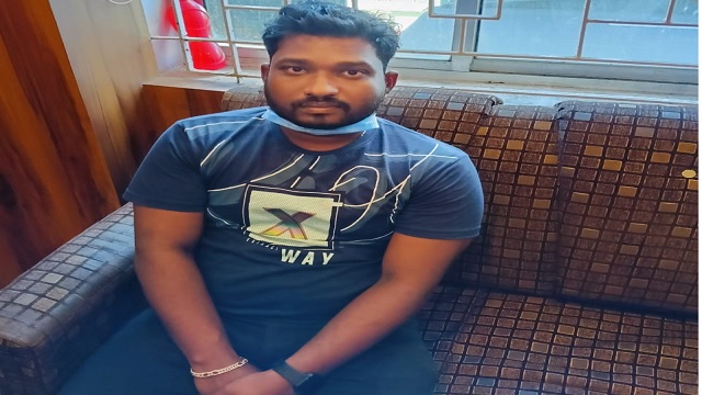 Odishaepaper's tweet image. ଭିଜିଲାନ୍ସ ଜାଲରେ ଡାଟା ଏଣ୍ଟ୍ରି ଅପରେଟର, ଦୁଇ ହଜାର ଟଙ୍କା ଲାଞ୍ଚ ନେଇ ଧରାପଡିଲେ
#Vigilance #dataentryoperator #Cuttack #Odisha #BreakingNews #odishanewsepaper