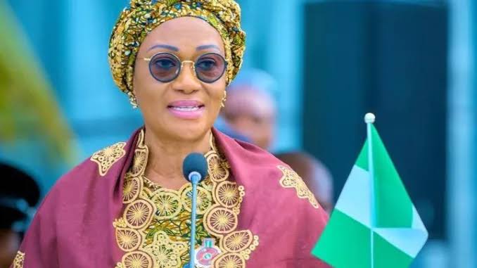 voiceofnigeria's tweet photo. On this #WorldMentalHealthDay 2024, Nigeria's First Lady @SenRemiTinubu has highlighted the fear of #stigmatization as a leading cause of #mentalhealth issues, urging individuals to speak openly about their struggles & seek medical help and counselling early. https://t.co/XdN6c5Y4oh
