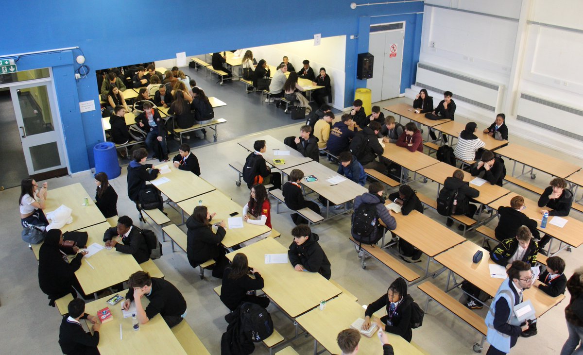 highgatewood's tweet photo. Over 120 of our amazing 6th Form reading buddies are reading with our Year 7 and 8s as part of their enrichment programme. This is a fantastic way to celebrate our flourishing reading culture and to interactively link our younger students with talented 6th formers! https://t.co/DbqE92p9gS