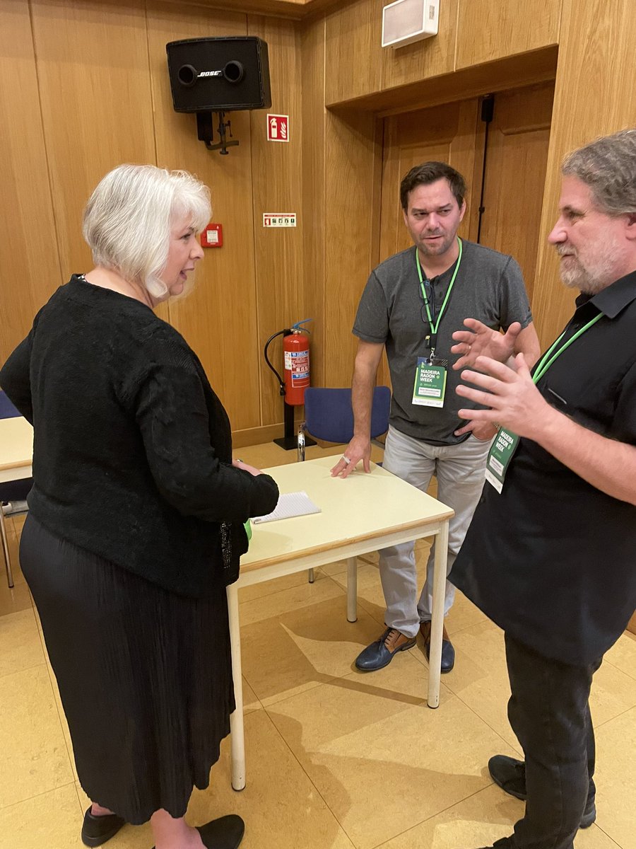 With Boris the participants are discussing how to communicate to professionals #ERA #RadonEurope #MadeiraRnWeek