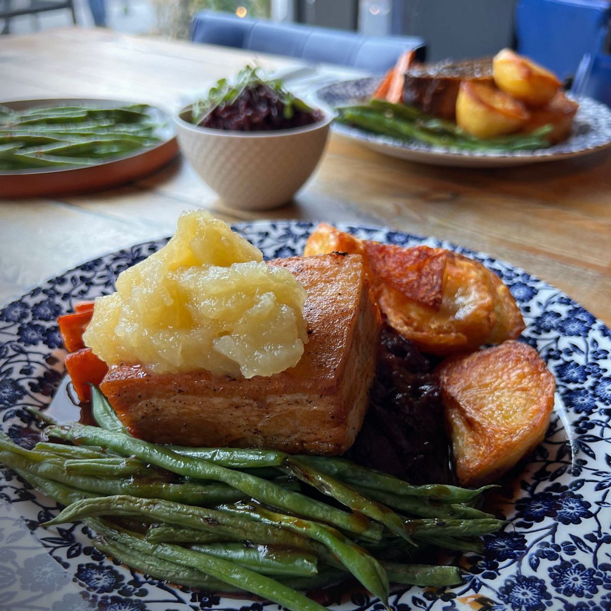 Sunday roasts at The Collab. are something special, and our slow-roasted Dingley Dell pork belly is a must-try. Finished on the grill, served with hand-cut crackling and truffled apple sauce, it’s packed with flavour.

Book loom.ly/c783lTk

#sunday #london #walthamstow
