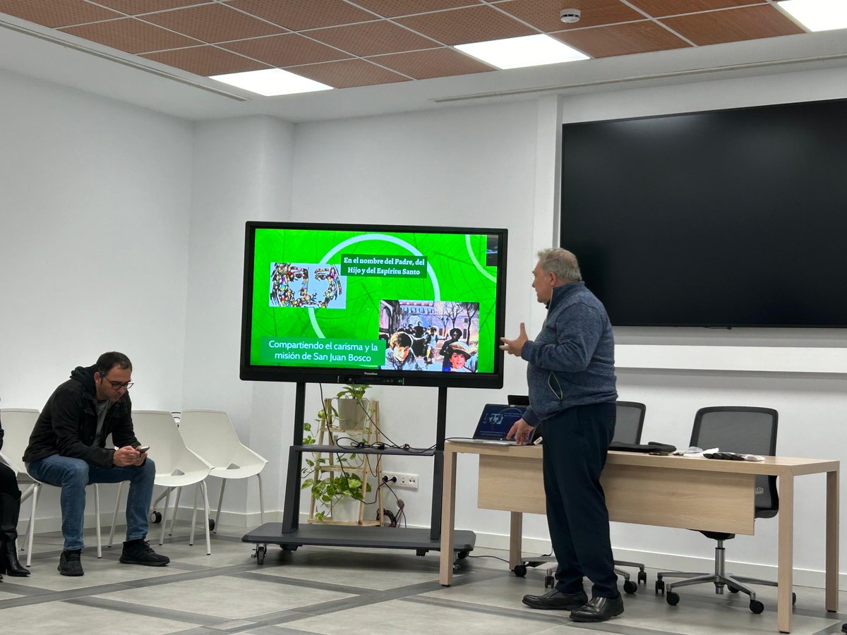 💫 La nueva sede de la Casa Don Bosco en Madrid, fue testigo del primer encuentro oficial entre la Comunidad Salesiana y los servicios técnicos del Centro Nacional Salesiano de Pastoral Juvenil: <a href="/EditorialCCS/">EDITORIAL CCS</a> <a href="/ConfDonBosco/">Confe Don Bosco</a> <a href="/P_Sociales/">Plataformas Sociales Salesianas</a> <a href="/eSalesianas/">Escuelas Salesianas</a>. 💫