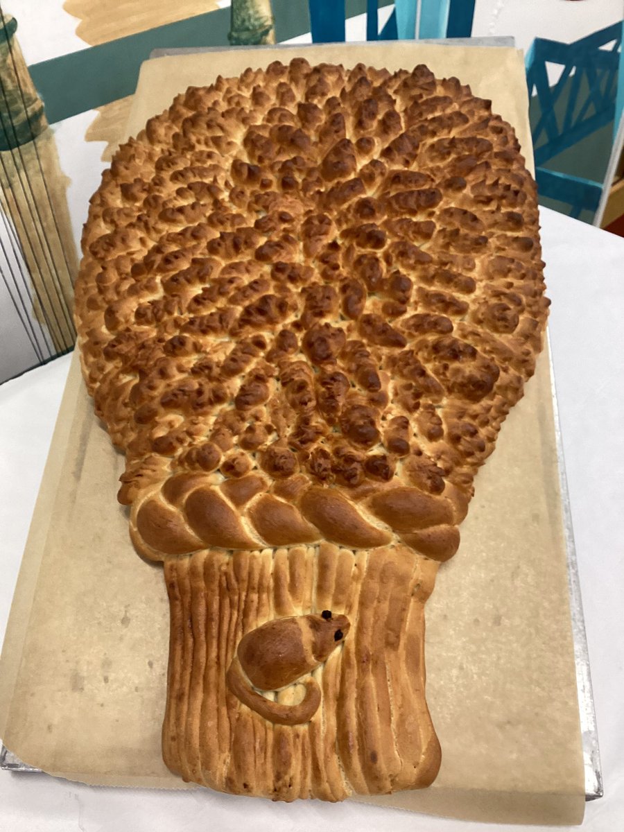 LliswerryPrim's tweet photo. Thank you to our #Friendsoflliswerry who supplied our harvest loaf. It was shared and enjoyed by everyone. https://t.co/zjp8O7xSvo