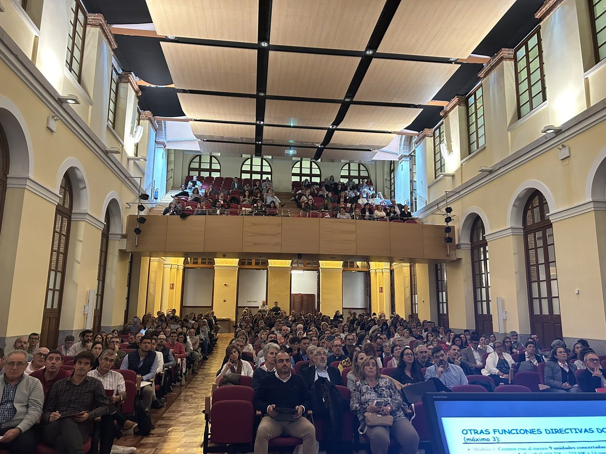 ecatolicmadrid's tweet photo. Más de 400 titulares y directivos de centros de @ecatolicmadrid llenan el salón de actos del Seminario Conciliar de la @archimadrid para celebrar su asamblea de inicio de curso, que ha permitido un interesantísimo encuentro con nuestro arzobispo @CardenalCobo. ¡Gracias D. José! https://t.co/c2H09DU6tz