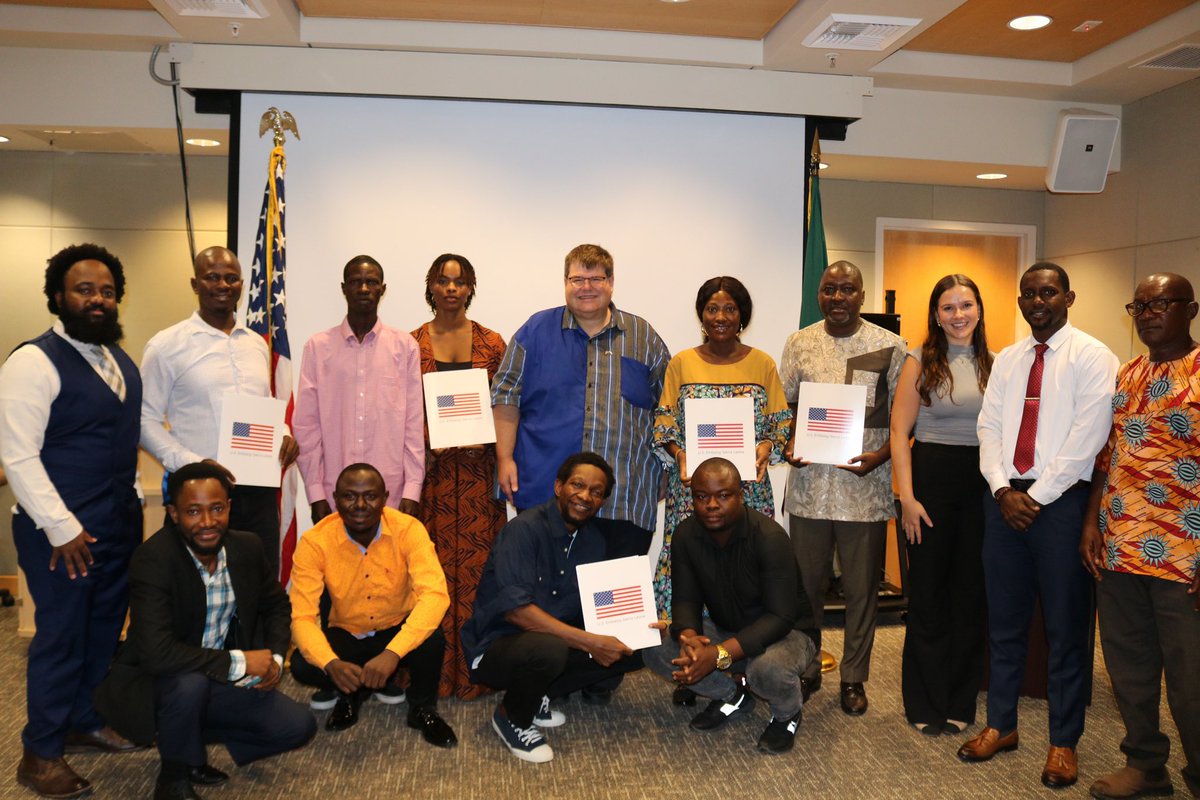 USEmbFreetown's tweet image. Today, Ambassador Hunt awarded $45,000 in grants to five groups to implement projects across the country that will enhance fundamental economic and social conditions in their communities, as part of the Ambassador’s Special Self-Help Program. These projects will promote economic…
