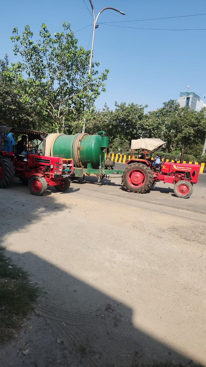 खोड़ा की गंदगी लाकर नोएडा में सैक्टर 55 की नाले और सीवर में रोज़ 60,70 टैंकर ला कर डाला जा रहा है पूरे सैक्टर में लोग बदबू से बीमार किसकी मिली भगत से हो रहा है यें <a href="/noida_authority/">NOIDA Authority</a> <a href="/CeoNoida/">CEO, NOIDA Authority</a>