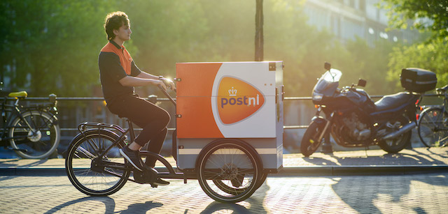 Tweede Kamer bezorgd over #postmarkt. Minister laat onderzoek doen naar mogelijke regulering zakelijke post. Je leest meer op degrafischevakpers.nl