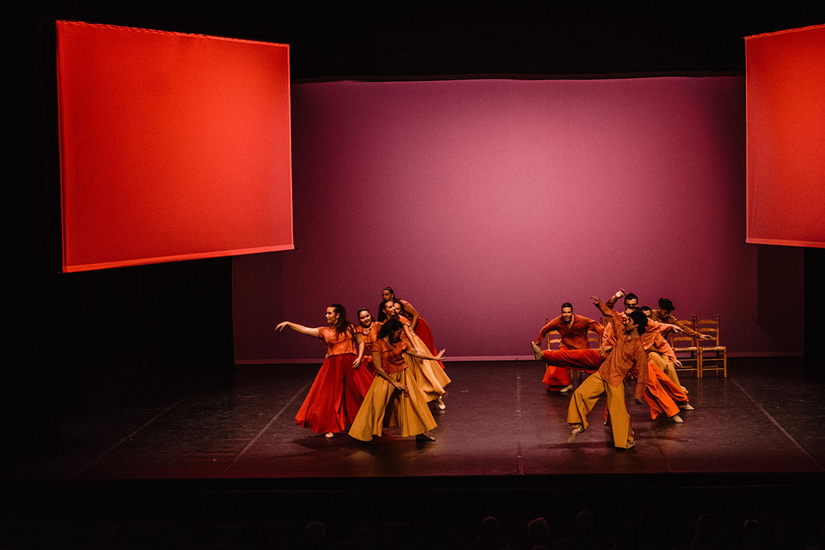 L’esbart Santa Tecla de Tarragona ens presenta una mirada a la llum en forma de dansa, dissabte 12 a les 19h.

Unes danses en forma de vitralls, a La Lliga.

capellades.cat/actualitat/age…