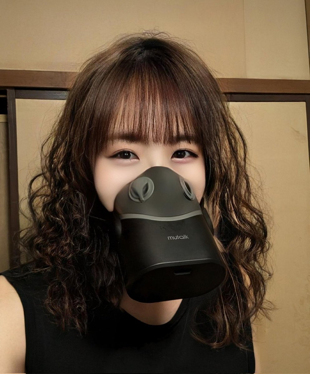 iguana_faceapp's tweet photo. こんばんにゅ♥
届きました、#mutalk2 😆
これは……波紋の呼吸をしないと息ができないヤツだ😳
Bluetoothでタブレットに声を飛ばして、有線イヤホンで聞く運用になりそう。
あとはどの程度、音漏れがしてるかだなぁ🤔
#カワイイ化
#faceapper https://t.co/hsxiUBaydE