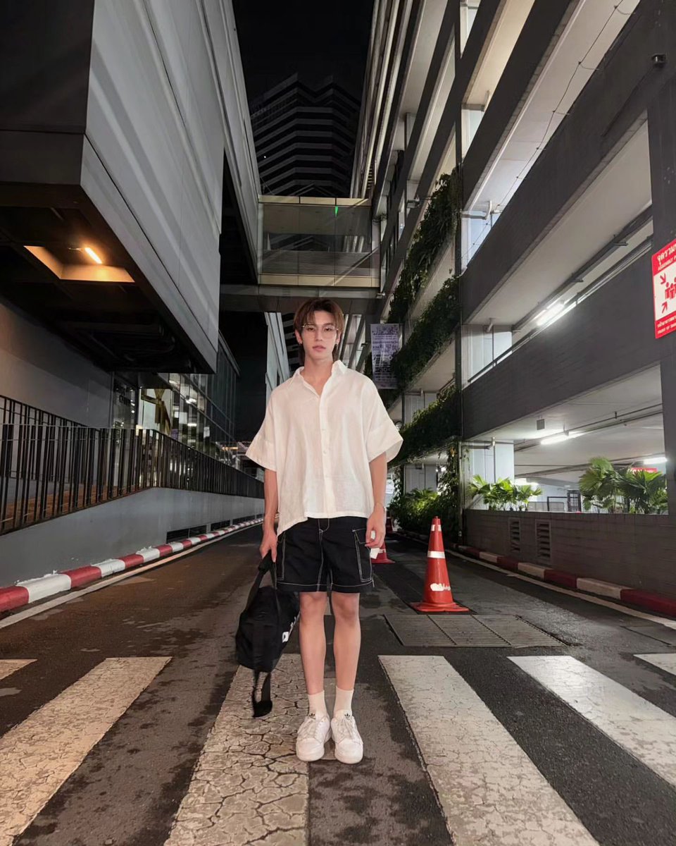 crushon9x's tweet image. ออฟโรดเค้าเดินเกมส์ไม่หยุดสุดสุด กางเกงขาสั้นเสื้อเชิ้ตขาวใส่แว่น คือที่สุดมาก ㅠ ㅠ 😭💖 ใครจะรอดไม่ไหวแล้ว ติ๊กถูกทุกข้อ เซตนี้ยกขึ้นให้เดอะเบสในใจมากๆๆๆ ยอดไลค์ถล่มทลายแน่เจอเลย ออฟโรด กันตภณ เล่นกะใจเราไม่หยุดเลยค่ะ Y — Y

#ออฟโรด #offroadKTP #OFFROAD