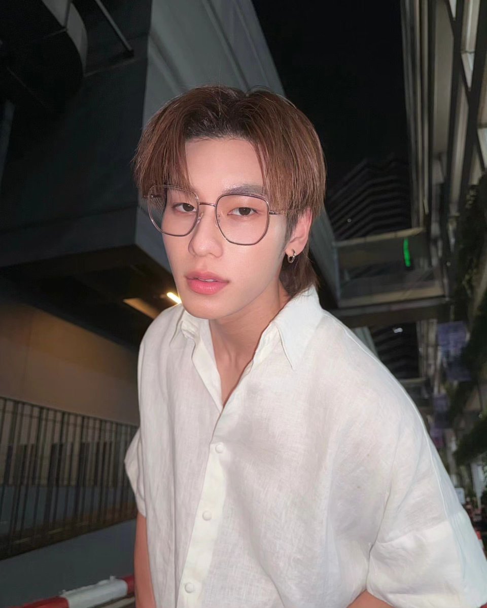 crushon9x's tweet image. ออฟโรดเค้าเดินเกมส์ไม่หยุดสุดสุด กางเกงขาสั้นเสื้อเชิ้ตขาวใส่แว่น คือที่สุดมาก ㅠ ㅠ 😭💖 ใครจะรอดไม่ไหวแล้ว ติ๊กถูกทุกข้อ เซตนี้ยกขึ้นให้เดอะเบสในใจมากๆๆๆ ยอดไลค์ถล่มทลายแน่เจอเลย ออฟโรด กันตภณ เล่นกะใจเราไม่หยุดเลยค่ะ Y — Y

#ออฟโรด #offroadKTP #OFFROAD