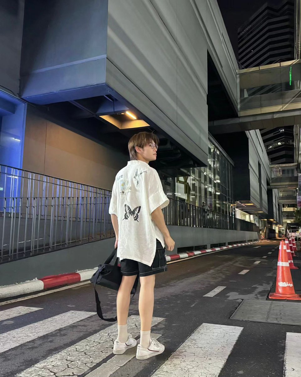 crushon9x's tweet image. ออฟโรดเค้าเดินเกมส์ไม่หยุดสุดสุด กางเกงขาสั้นเสื้อเชิ้ตขาวใส่แว่น คือที่สุดมาก ㅠ ㅠ 😭💖 ใครจะรอดไม่ไหวแล้ว ติ๊กถูกทุกข้อ เซตนี้ยกขึ้นให้เดอะเบสในใจมากๆๆๆ ยอดไลค์ถล่มทลายแน่เจอเลย ออฟโรด กันตภณ เล่นกะใจเราไม่หยุดเลยค่ะ Y — Y

#ออฟโรด #offroadKTP #OFFROAD