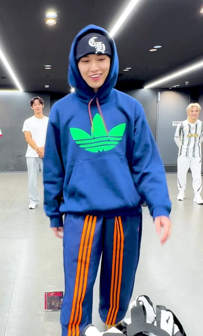 白岩瑠姫着用2018年生誕パーカー 白岩瑠姫着用2018年生誕パーカー