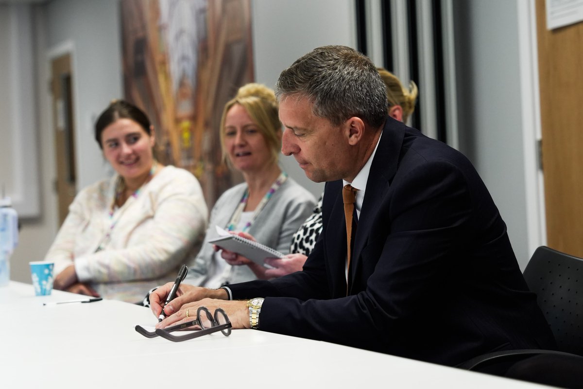 Minister <a href="/JamesTCobbler/">James Timpson</a> unveils Preston's new Probation Delivery Unit, which doubles as the North West's probation headquarters. 

This vital hub will strengthen our probation services across the region, helping to reduce reoffending and protect communities.