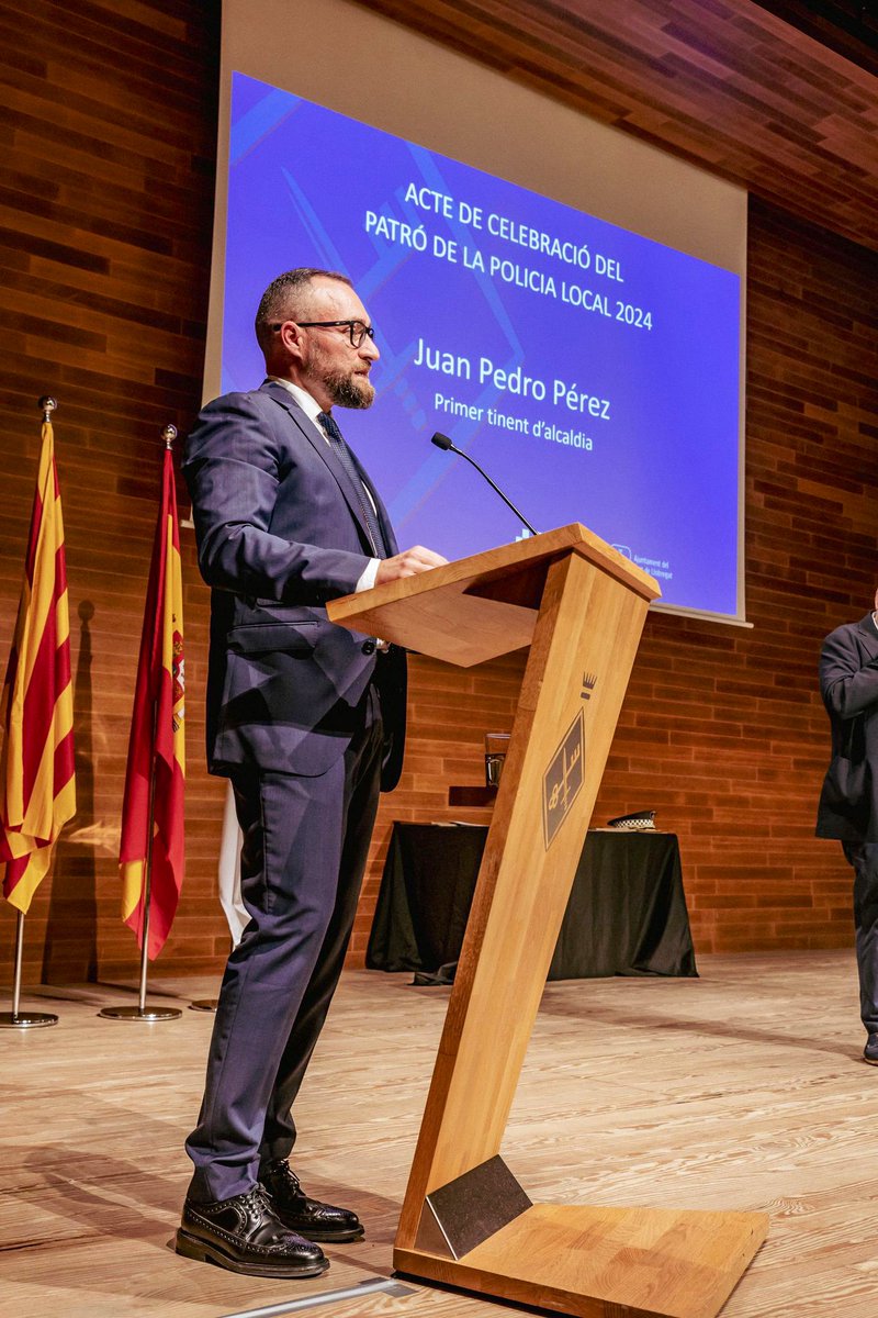 Gràcies a la tasca i la implicació de la nostra policia local, #ElPrat és una ciutat cada dia més segura i més amable. Vull reiterar la meva felicitació a tots els agents i ciutadans que ahir van ser condecorats per les seves actuacions en benefici de la seguretat pública.