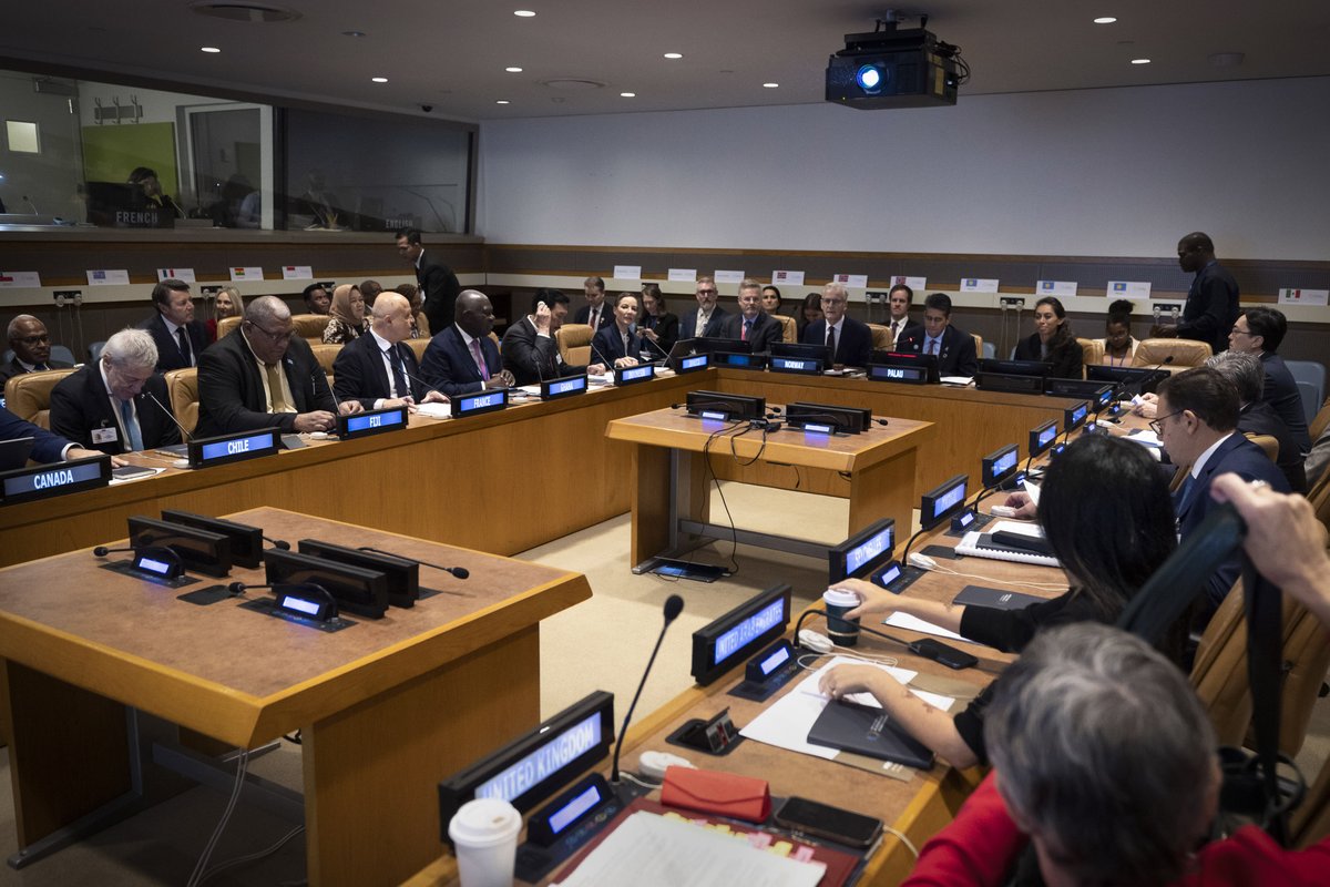 The latest #OceanPanel #ProgressReport explores how member countries are implementing and updating their #SustainableOceanPlans — a key milestone towards 100% sustainable ocean management.

Read the 2024 #ProgressReport now 👇🌊
bit.ly/47CWCCw