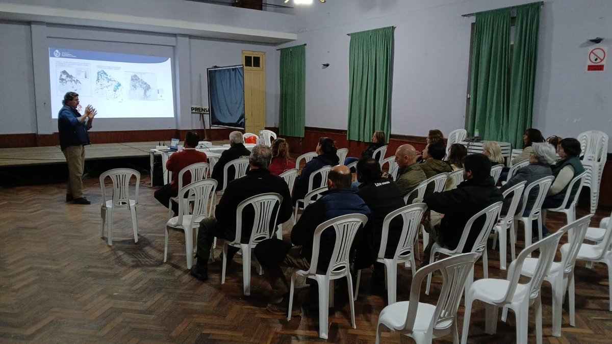 PlanAgro's tweet photo. #Ayer en 📍Cerro Chato, Treinta y Tres

Se realizó la Charla✔️Nueva reglamentación y estrategias de control zonal de la Garrapata
🗣️Expuso: Dr. Marcelo Cortés @MGAPUruguay
📌En Centro Social Democrático de Cerro Chato

Ing. Agr. Santiago Barreto #PlanAgro
#CAD33 #SRdeCerroChato https://t.co/ALMEJRDitc