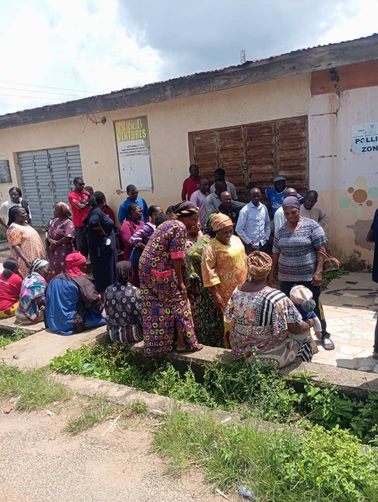 gparamallam's tweet image. Privileged yesterday to see grassroots democracy in action as an observer in 15 polling units in Jos-North. Engaged with PLASIEC officials, party agents and voters. I watched voters in Riyom and Jos-South also. Entirely peaceful exercise. Celebrating peace in Plateau and Nigeria.