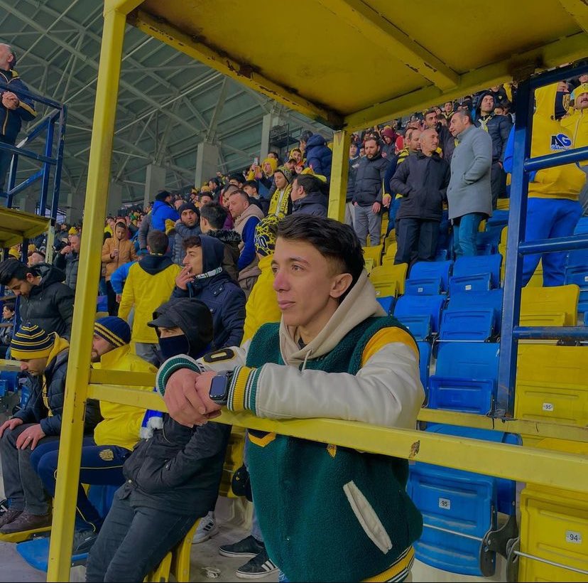 Canımız ciğerimiz Hakanımız elim bir trafik kazası sonucu vefat etti. Bir gün yöneticisi olduğun sayfadan seni bu şekilde paylaşacağımız hiç aklımıza gelmezdi. Ciğerimizi yaktın kardeşim.
Mekanın cennet olsun. Başımız sağ olsun.