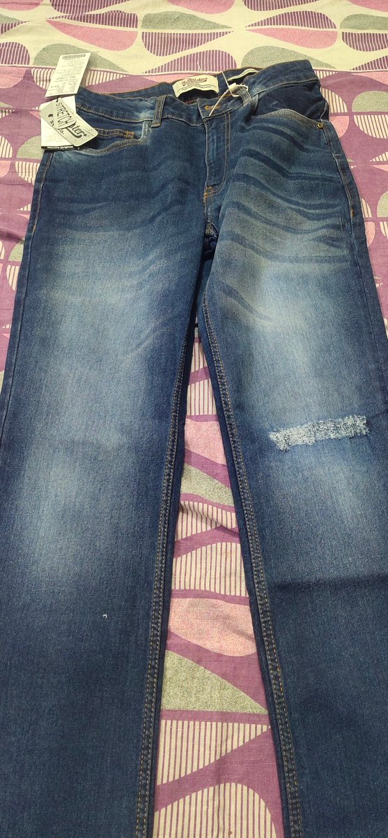 aarish9696's tweet photo. @myntra warehouse team gaanja phook ke saman bhej Rahi hai order Kiya kuch mila kuch ab return ke liye tum sab pareshan kar rahe ho, apni warehouse team ko bolo gaanja phook ke kaam na kare, order Kiya tha black jeans bheja hai blue, pagala gaye ho ya sukha naasha karte ho tumsab https://t.co/LhC5RkK0zn