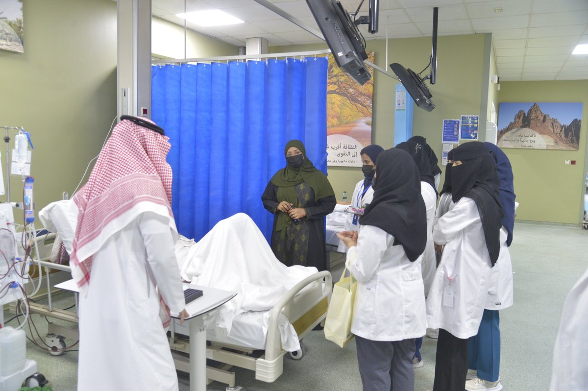 bpcsedusa's tweet photo. #فعاليات_مجتمعية |

بالتعاون مع #وحدة_الكلى_مستشفى_بريدة_المركزي فريق وحدة خدمة المجتمع في #برنامج_الصيدلة #كلية_طب_الأسنان_والصيدلة 
ينفذ برنامج توعوي عن مرضى #الفشل_الكلوي_والكبدي والوقاية منها ونصائح طبية لمرضى غسيل الكلى . 
 
#ملتزمون_بمسؤوليتنا_الاجتماعية 
#كليات_بريدة
#وحدة_الكلى_مستشفى_بريدة_المركزي
