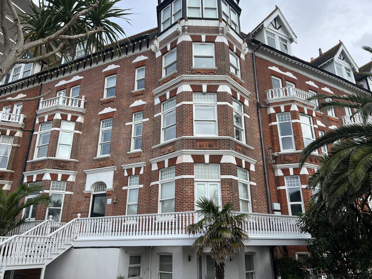 Aaron Bastani tweet media