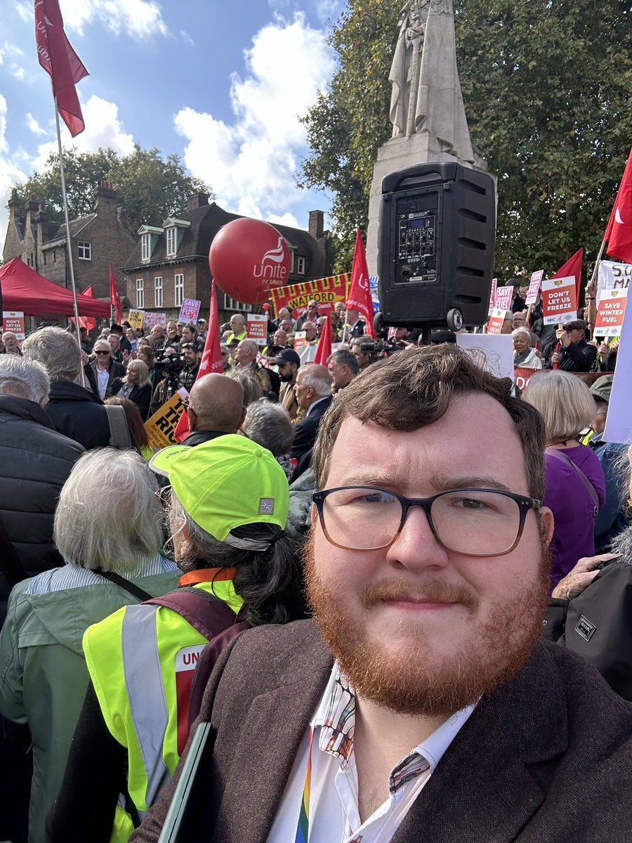 Pleasure to attend the <a href="/unitetheunion/">Unite the union: join a union</a> demonstration in Parliament this week defending the Universal Winter Fuel Payment.

In Kingston, <a href="/RBKIndependents/">Kingston Independent Residents Group</a> will be bringing a motion on this matter before Full Council on Tuesday 15th October.