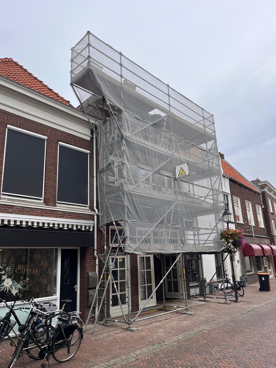 DejoSteigers's tweet photo. Nijkerk Langestraat 6 #dejosteigers #kwaliteitophoogte #eenveiligekeus #veilig #safe #scaffolding #scaffoldingsafety #steigerbouw #SCL #VCA https://t.co/AYIUIuahWv