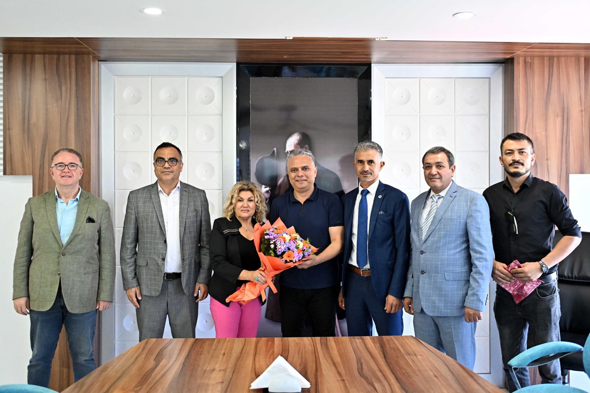 Muratpaşa Belediye Başkanımız Sn. Ümit UYSAL beyi, Memleket Partisi Antalya İl Yönetimi ve Muratpaşa İlçe Başkanımız Sn. Hasan ÖDER ile birlikte makamında ziyaret ettik. Antalya ve Muratpaşa mız ile ilgili sorun ve çözüm önerilerini konuştuk. Kendisine ve ekibine teşekkür ederiz.