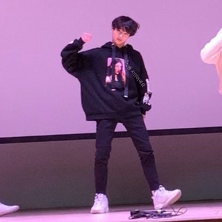 같은 그룹 두명 학교생활
이렇게 달랐던거 왤케 웃김
