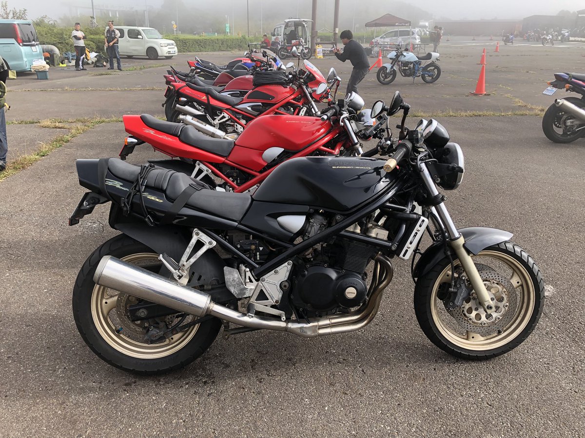 MINI_CHECKMATER's tweet photo. この前の日曜日のSUZUKIZUKI
ミーティング初参加でしたが
楽しかったです。

霧がすごくてスキッと
しませんでしたが、
BANDIT話に霧中で夢中に
なっておりました💦

運営の皆さまありがとうございました。

パーツリストも頂いて有り難いです。
リニューアルに活用しまーす
#SUZUKIZUKI 
#BANDIT400 https://t.co/fFgErVSOe9