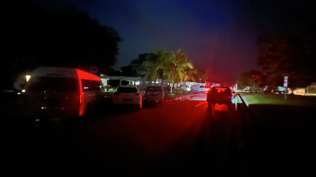 azmieq's tweet photo. Aneh la hai @LPTTrafik 

Lampu bermasalah di Hentian Sebelah Lanchang sebelah barat menghala KL. Mohon segerakan lampu. Bahaya gelap takdak lampu jalan. Harap lampu dlm toilet dan surau sahaja. https://t.co/xOQmePlRd9