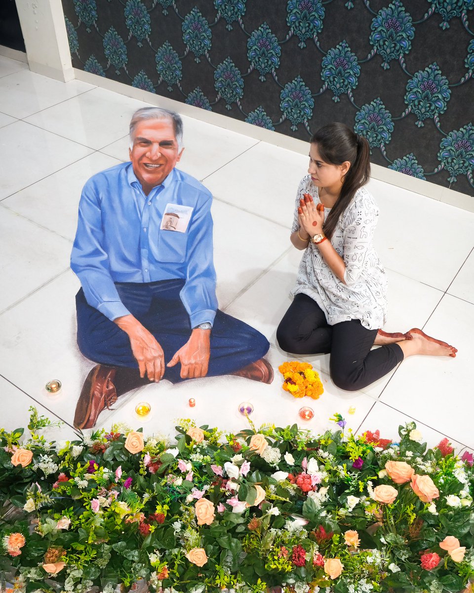 हर आँख आज नम है , जैसे अपना वतन खो दिया ,💔💔
तन्हा रात के अंधेरे में , भारत ने अपना रतन खो दिया ।।💎💎

अंतिम अलविदा to Greatest Of All Time by Artist Shikha Sharma

#artistshikhasharma #RatanTataPassedAway