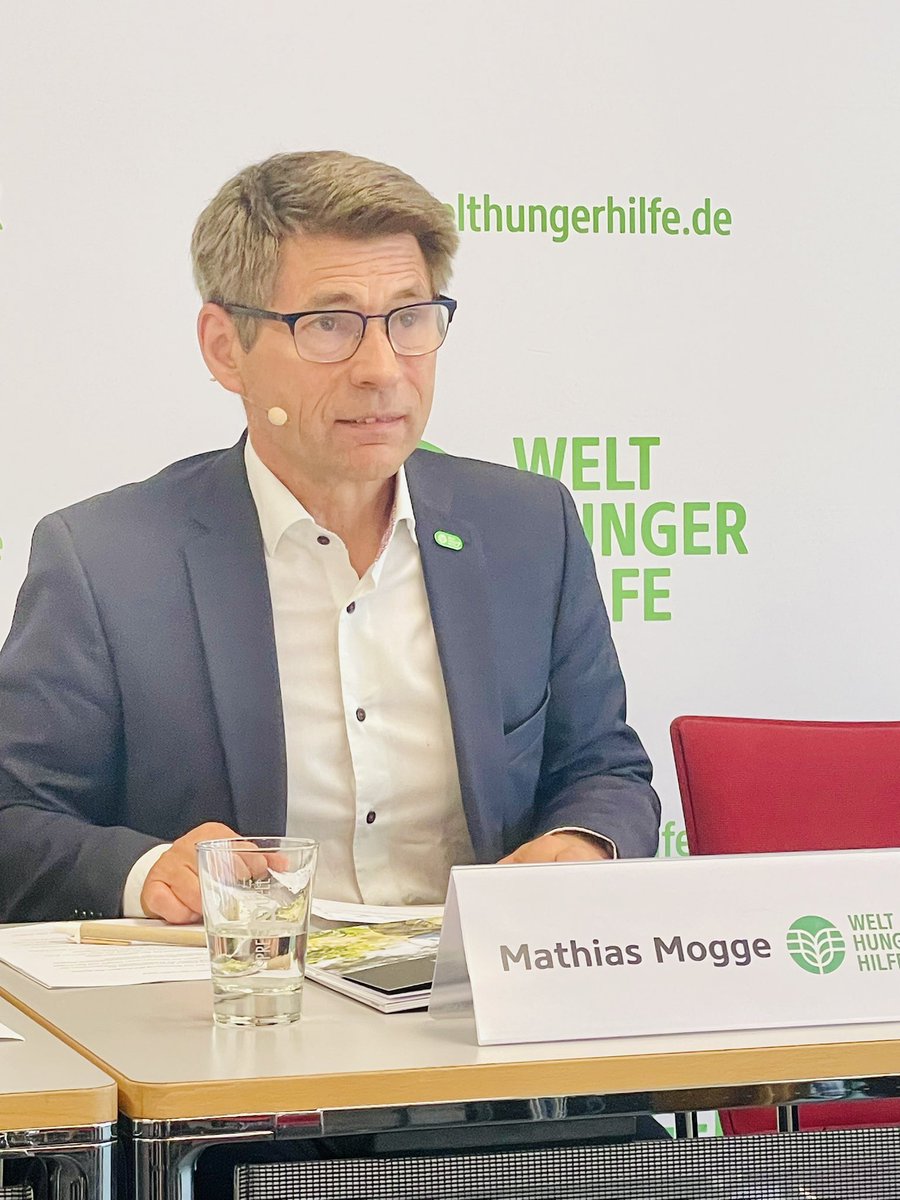 AsjaHanano's tweet photo. Die geringen Fortschritte bei der Hungerbekämpfung sind inakzeptabel! „Das #RechtAufNahrung ist ein Menschenrecht &amp; politischer Wille ist Schlüssel zur Hungerbekämpfung“, betont @MathiasMogge bei #GHI2024 Vorstellung @Welthungerhilfe @Concern @IFHV_Bochum https://t.co/IH7Tpl2Xya https://t.co/GvhN2JBoM7