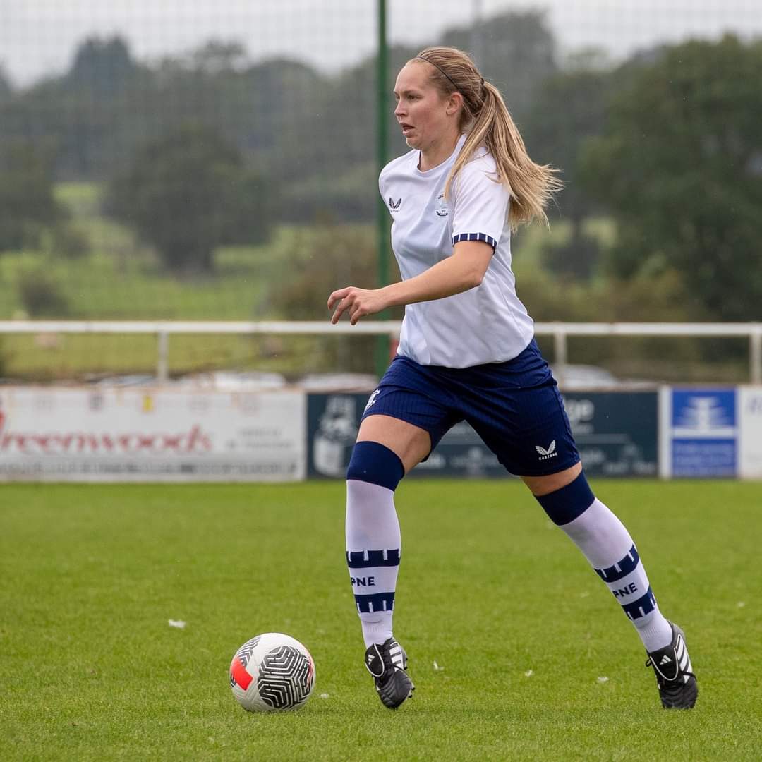 🎉 Everyone at Longridge Town wishes a very happy birthday to our brilliant welfare officer and part-time physio Amy!

Have a great day Amy 🥳

#UpTheRidge