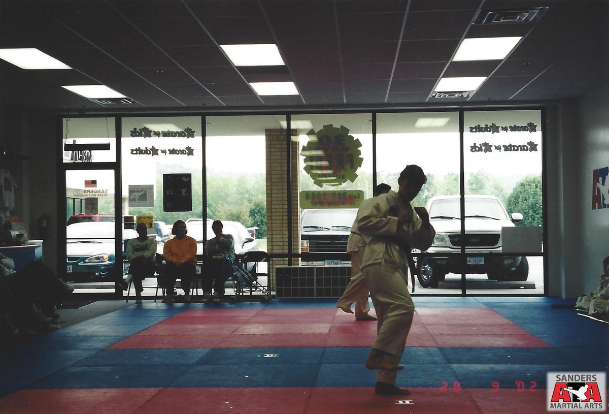 sandersata's tweet photo. Throwback Thursdays - September 28, 2002 Testing (Part 4)
#Testing #sandersata #BoardBreaks #Weapons #ThrowbackThursdays #forms #BlackBelt #Taekwondo #sparring #CouncilBluffsMartialArts https://t.co/fdU72kT4G6