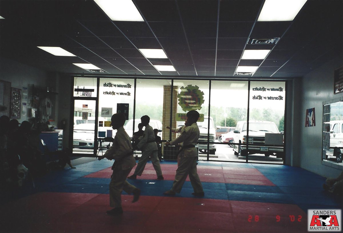 sandersata's tweet photo. Throwback Thursdays - September 28, 2002 Testing (Part 4)
#Testing #sandersata #BoardBreaks #Weapons #ThrowbackThursdays #forms #BlackBelt #Taekwondo #sparring #CouncilBluffsMartialArts https://t.co/fdU72kT4G6
