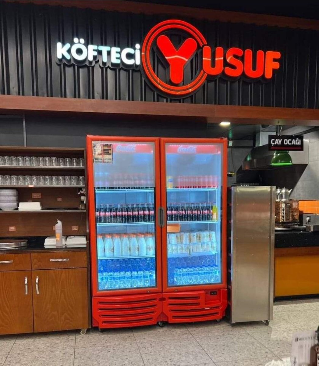 Köfteci Yusuf'u Coco cola sattığı için boykot edebiliriz ama domuz eti kullandığını düşünmüyorum.

Bunu onlarca siyonist markaya yapılan boykota karşılık siyonizmin cevabı olarak düşünüyorum. 

Ne zaman bir Türk markası büyüse bir şekilde tepesine vurulup had bildiriliyor?
