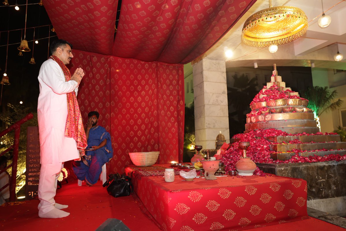 ChaudhryShankar's tweet photo. A divine ritual at Karnavati University Garba Mahotsav filled the atmosphere with devotion. Durga Puja added to the event’s sacredness, creating a feeling of spiritual energy. https://t.co/iRwY9ddCiR