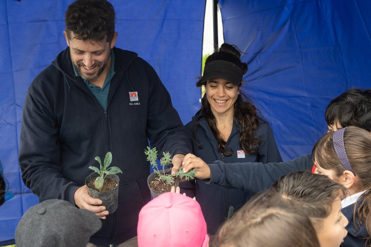 intaargentina's tweet photo. Cerca de 3000 personas pasaron ayer por la Semana de la Ciencia en nuestra Estación Experimental AMBA.

¡Te esperamos hoy para recorrer el trabajo que llevamos adelante de la mano de nuestros investigadores y técnicos!

📌 Av. Gob. Udaondo 1695, Ituzaingó. https://t.co/iOs7Bb1MqE
