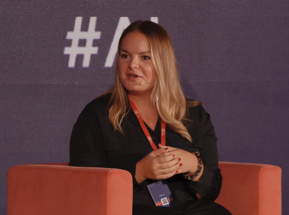 bookingcomPA's tweet photo. At https://t.co/pT4HkIlq9u, we know firsthand how vital SMEs are to 🇪🇺's economic success (94% of our listings in 🇵🇱 are small & independent businesses. 
By supplying our hospitality partners with state-of-the-art technology & helping them to overcome the primary obstacle small businesses face, which is customer acquisition, we are enabling them to not only survive but to thrive in an increasingly competitive global market.
- @laura_lschulz, our PA Lead on AI, speaking at #CEE Digital Summit