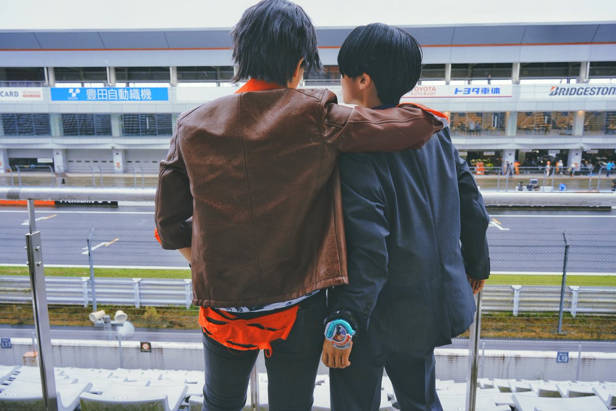 DecodeTY's tweet image. 【Photo】🛞🅑🅝🅑🅜🛞

『　ズルいんだよ、 』

🟥@senzi_1117 
🟦＠DecodeTY 

📸@kenone58 

#コスナビ
#ルミライズ