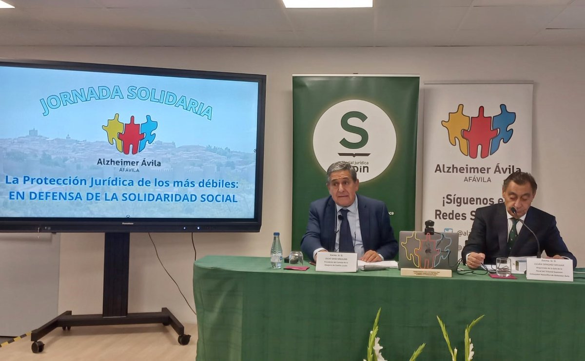 El presidente de #CACYL, Julio Sanz, ha inaugurado esta tarde en #Ávila la jornada solidaria a favor del #Alzheimer ‘La protección jurídica de los más débiles: en defensa de la solidaridad social’, en la que han participado importantes juristas.